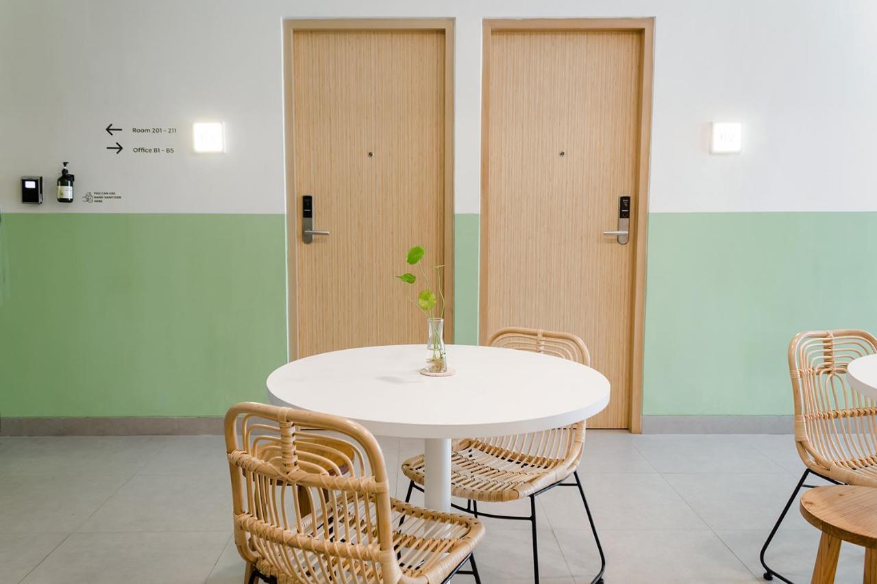 Sanctuary Spaces By Twospaces Джакарта Экстерьер фото